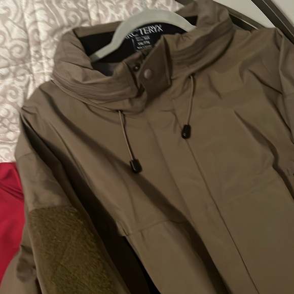 Arcteryx theta SVX Jacket crimson red orange size XL - Picture 10 of 14